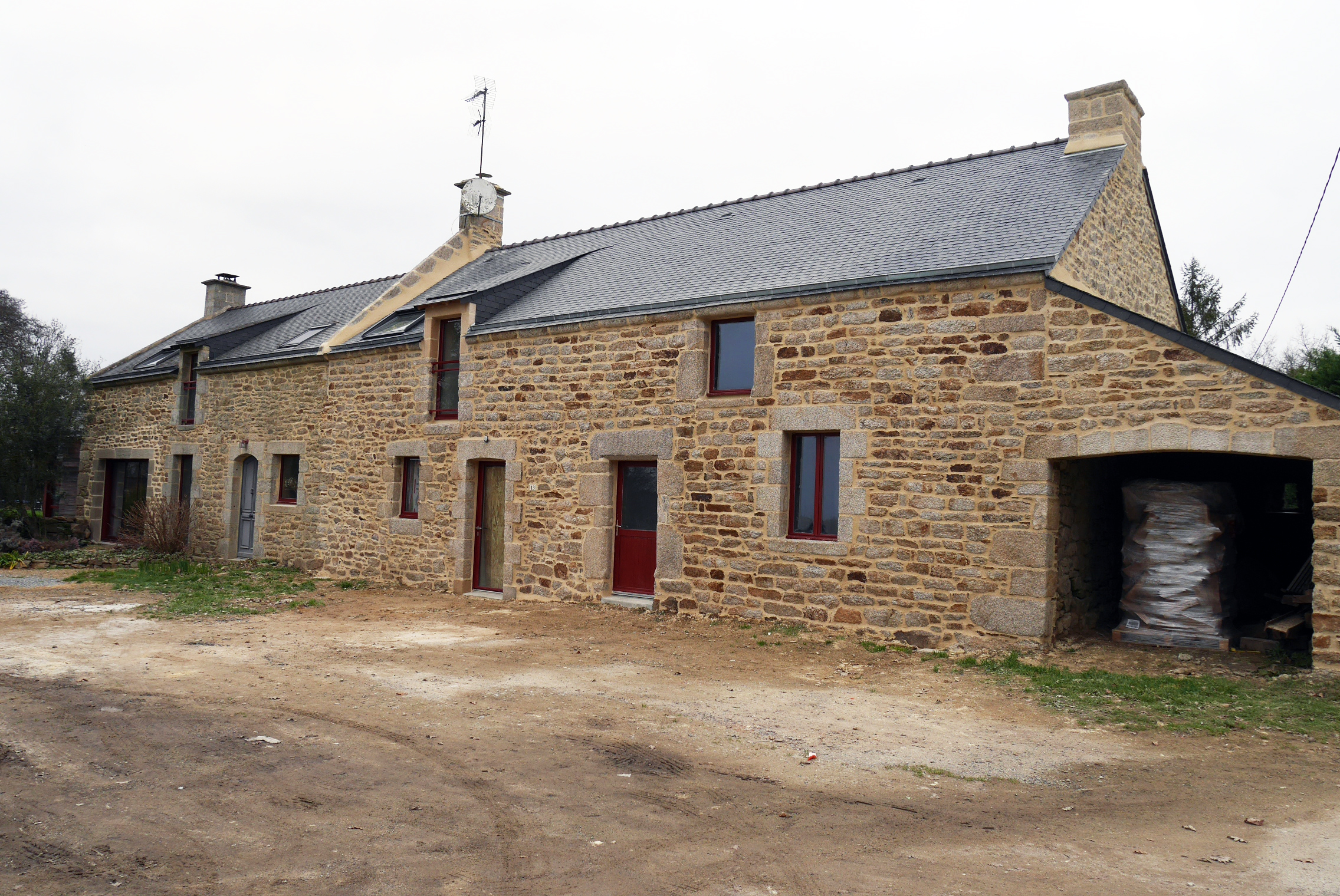 Rénovation d'une maison en pierre à Berric